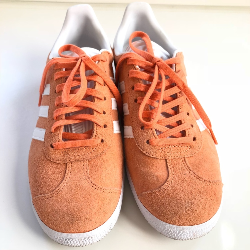 Peach Adidas Gazelle’s in women’s 7 1/2
